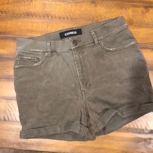 Express Vintage-Style Olive shorts